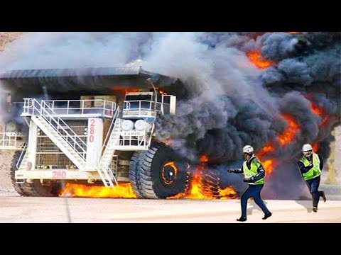 Dangerous Idiots Fastest Truck & Heavy Equipment Fails | Extreme Truck Idiots at Work #30