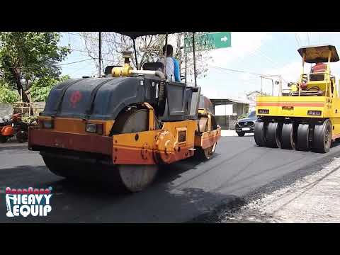 tire roller Sakai TS200 Compacting finished asphalt layer