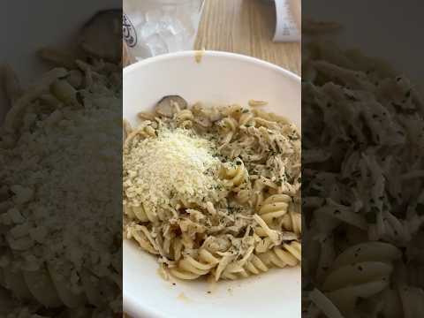 Creamy Chicken & Mushroom Pasta at Coffee Bean & Tea Leaf #pasta #vivocity #singapore