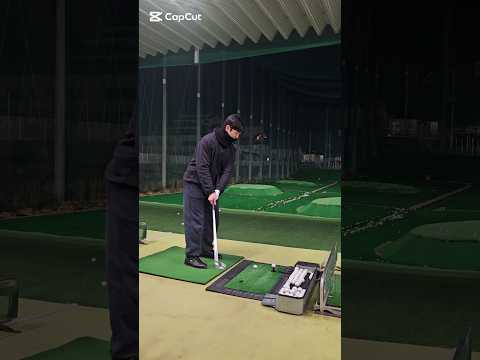 寒い中、練習頑張ってる #golf #ゴルフ練習動画 #golfshorts #ゴルフスイング