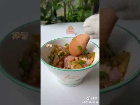 9.79 CUY:/ 复制打开抖音，看看【料理猫王的作品】猫王：只要两张手抓饼，就能做出外壳酥脆的酥皮榨菜肉... https://v.douyin.com/YodQuS9/