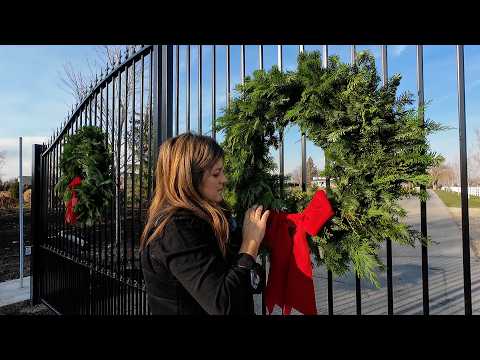 Making Big Wreaths for the Front Gate! 🌲❤️🌲 // Garden Answer