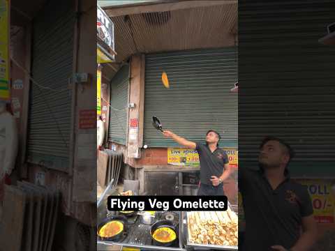 Flying Veg Omelette 😱 | Karol Bagh’s Famous Moonglet 🥵 | Indian Street Food # shorts