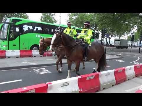 London tour along the river Thames