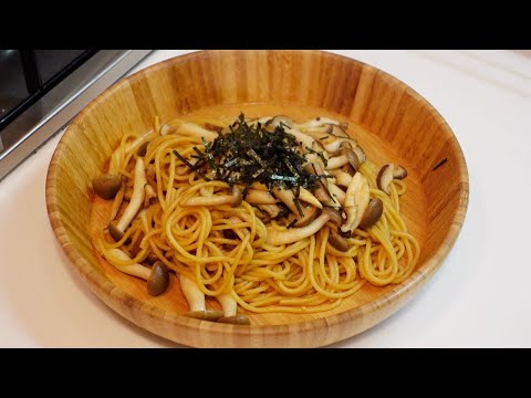 Japanese-style pasta with mushrooms.