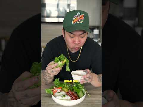 I Tried Vietnamese Grilled Pork Sausage with Fine Woven Vermicelli and WOW!