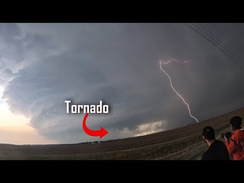 TORNADOES AND MOTHERSHIPS IN  ILLINOIS! - Lewistown, Illinois EF3 4/4/2023