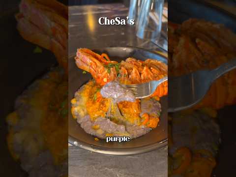 🤯LOBSTER AND PURPLE GRITS?! Cousinn Vinnie Tries Unique Dish at CheSa’s in Chicago!🔥