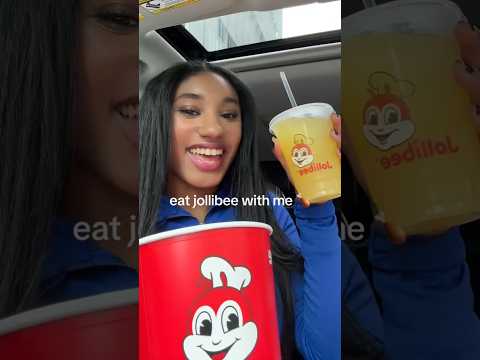 Why does food lowkey taste better in the car 🤭📷: @SHERLANAMARIEE #Jollibee #JollibeeUS #Mukbang