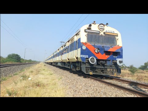 09377-Nandurbar MEMU At Full Speed Early Coming