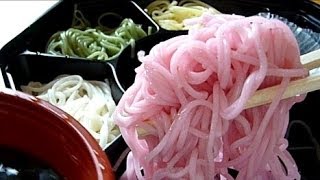 Eating Japanese food Washoku "Goshiki somen" 五色そうめん