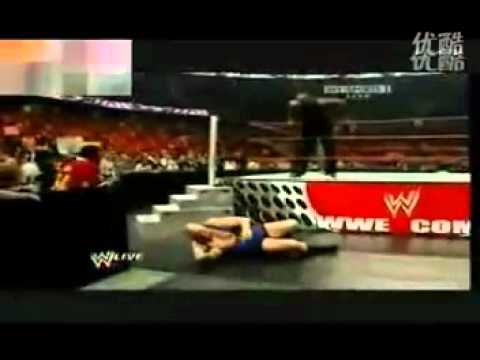 NBA shaq garrote work suddenly and violently beat WWE professional wrestling star.flv