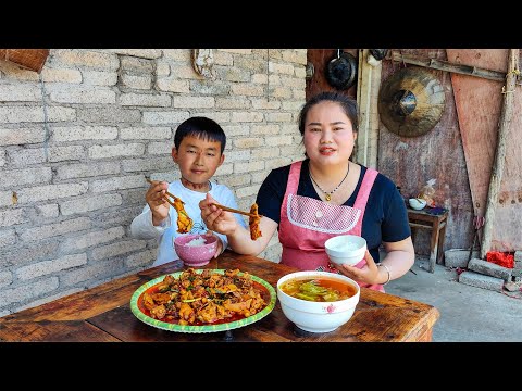 30元买了两斤鸡肉，和虾酸一起炒，闻起来臭吃起来香【梅子美食】