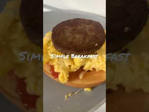 Sausage Egg and Jam Bagel #breakfast #food #mealsonabudget #mealsandmotivation