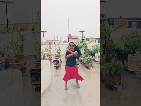 Rain Dance By BhavyaSri | Barso re Song | Vanu's World |#dance #raindance #barsoredance #family 💕💕