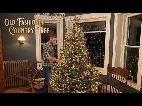 Christmas Tree Decorating - Old Fashioned Country Christmas Tree With Popcorn Garlands & Gingerbread