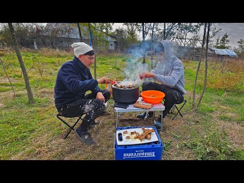 AM FACUT GRATAR DIN CARNE DE PORC SI MICI CU ALEX SI ADI BALANA IN POIENITA