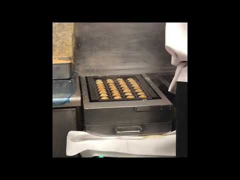 Japan Food (Ueno) - Takoyaki with auto spinning cooking machine