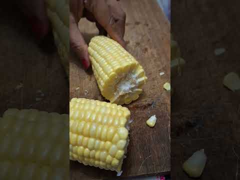 Cutting fresh sweet corn 🌽 trick 😋 #shortvideo #1million #howto