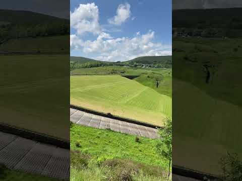 Overflow #pennines #marsden #westyorkshire #walking #shortsvideo #hiking #réservoir