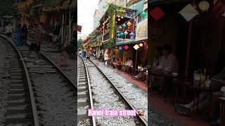 tàu lửa việt nam : xe lửa : tàu hỏa🚂: Hanoi train street. train road market . Vietnam train street.