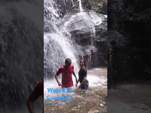 Theo waterfall Guwahati....🌳🌳hm gir bi gye...🫣🫣❤️❤️🌲🌲🌲💚💚💚💚💚#song #song #viralvideo