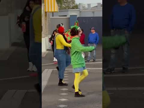 Universal’s Holiday Parade featuring Macy’s Part 2 with the #Minions #Shorts