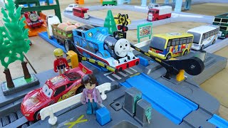 Plarail Big Bridge☆Play with Thomas and minicars on the station and crossing course