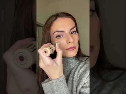 Easy natural makeup look.