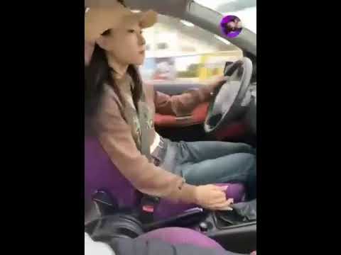 小姐姐飛車特技表演