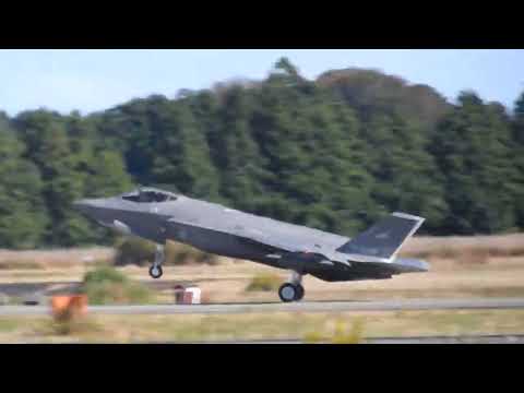 百里基地にF35が飛来