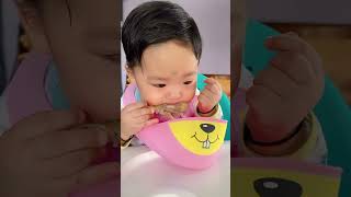 coco likes chicken #babyledweaningideas #babyfoodrecipies #babyhighchair #babybib #babyfood