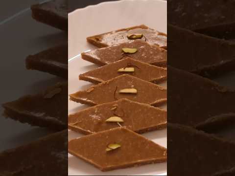 வெல்லம் வச்சு கஜூ கட்லி ஸ்வீட் | Jaggery Kaju Katli in 10 min #creativeworld #diwalisweets #shorts