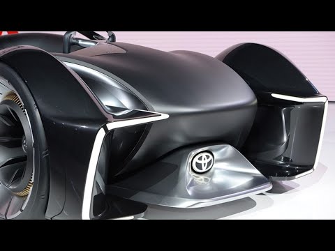 3メートル3メートル! トヨタの「軽自動車級」スポーツカーは素晴らしい! 斬新なツルツル顔とタンデム仕様のド迫力マシン「e RACER」とは