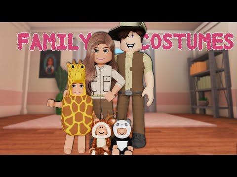 TRYING ON FAMILY HALLOWEEN COSTUMES | Bloxburg Family