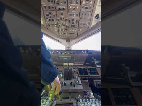 B777-300 Brake riding (repositioning from TBIT to Gate 41 at LAX