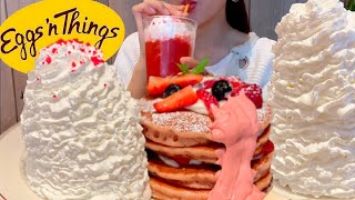 甘党女がエッグスンシングスで一人パンケーキ！山盛りホイップ2倍で食べる ミルクのミルフィーユパンケーキEggs'nThings新メニュー制覇！【スイーツちゃんねるあんみつの食レポ】