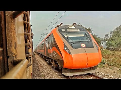 #9/100 Video Of Saffron Vande Bharat Express Crossing | Indian Railways Trains #uniquetrainengines