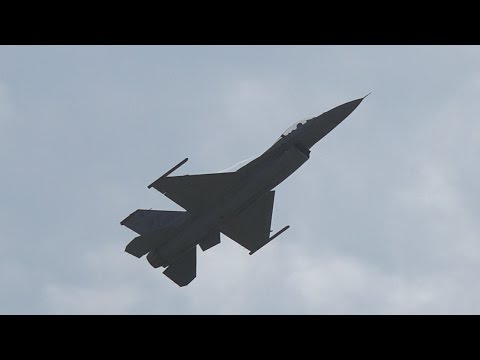 芦屋基地航空祭2016 PACAF F-16 デモフライト Amazing Demo Flight-ASHIYA Air Show