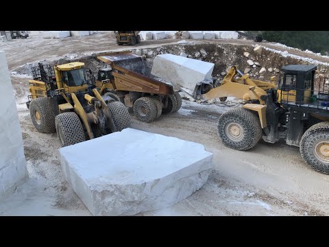 Huge Wheel Loaders Komatsu WA900 & WA800 Pulling Marble Columns - Birros Marble Quarries