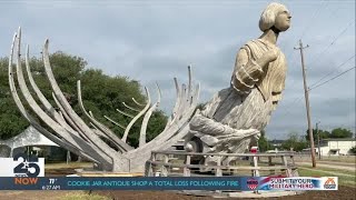 Animatronic sculpture installed in downtown Victoria in honor of Ann Harithas