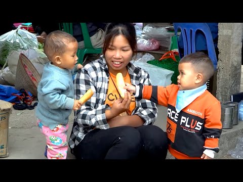 Single mother cooks sticky rice and picks grapefruit to sell at the market. Trieu Thu Thuy