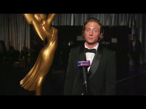 Jeremy Allen White:  76th Emmy Awards Thank You Cam