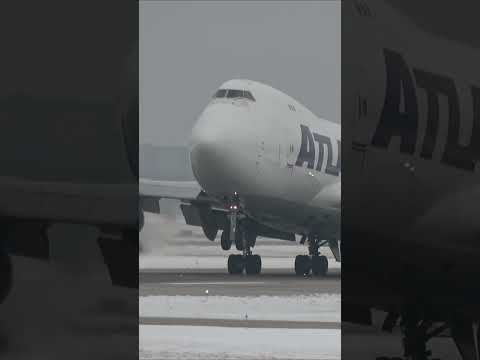 Atlas 747-400 landing at O'Hare Int'l Airport (ORD)