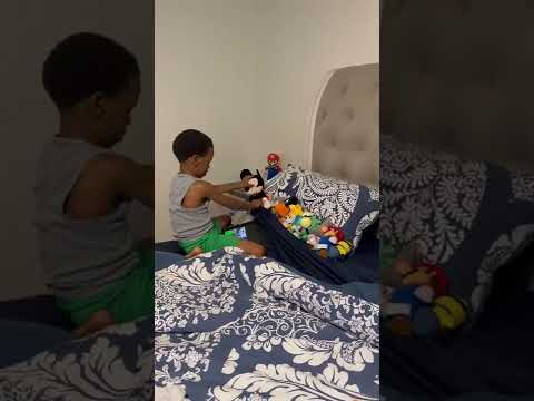 MY KID & HIS PLUSHIES TAKEOVER MY BED