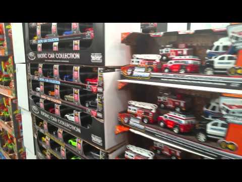 Toy hunting! A lot of toys / tienda de juguetes geniales