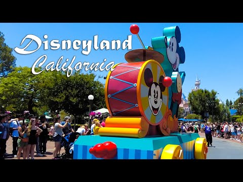 Disney Parade - Disneyland California -  Walking Tour