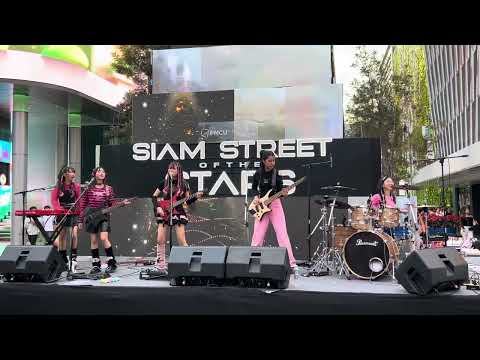 20241228 สุดปัง - MILLI (Performed by Zizters) @งาน Siam Street of the Stars