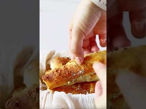 Only TWO Ingredients Cheesy Garlic Bread