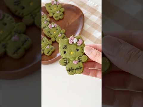 Making Hello Kitty Halloween Matcha Cookies